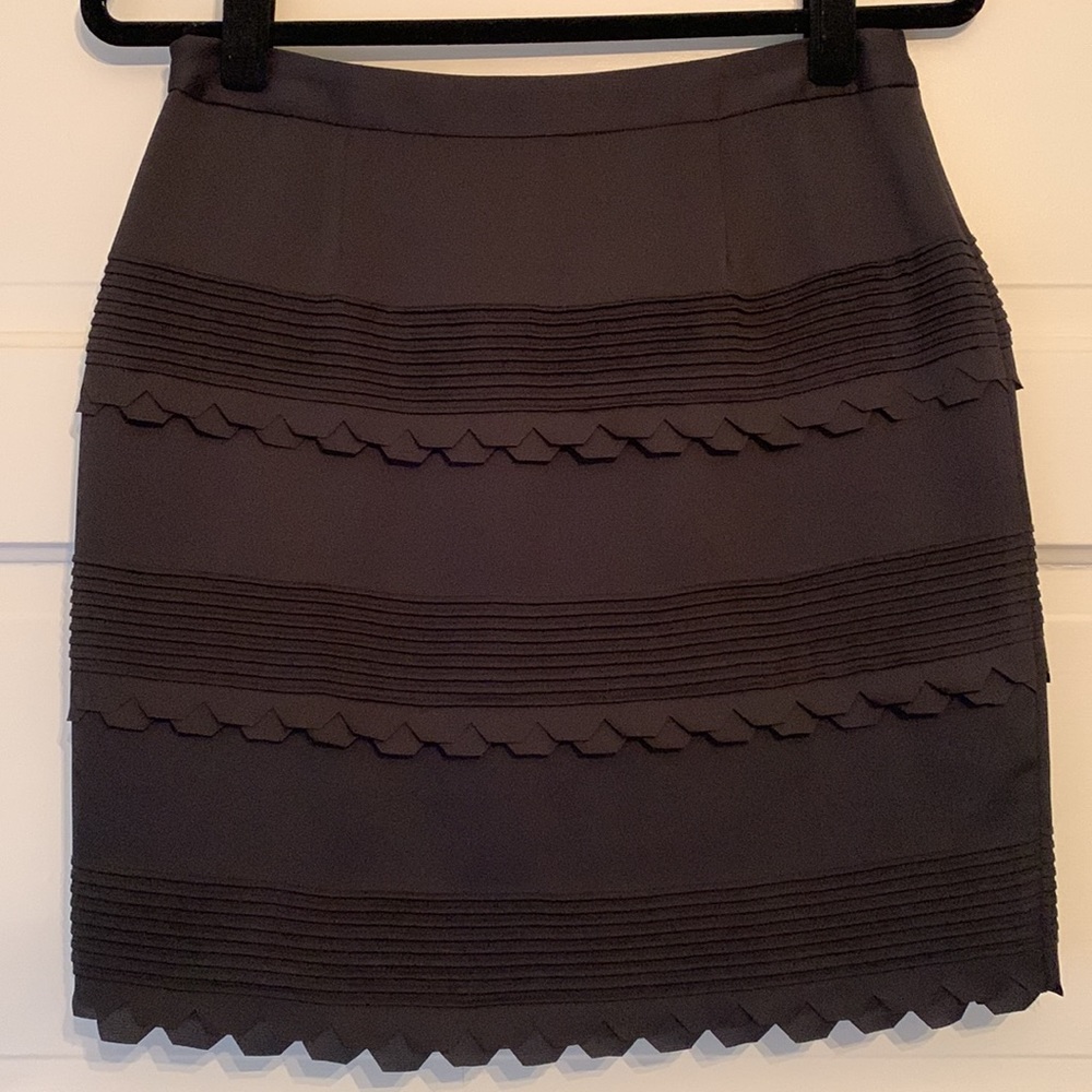NWT Banana Republic black scallop hem pencil skirt